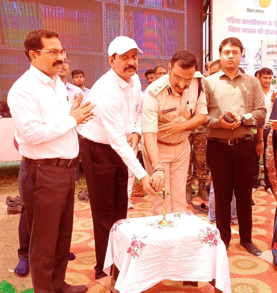 ठकराहा प्रखंड के कोइरपट्टी में महिला संवाद कार्यक्रम का हुआ आयोजन।