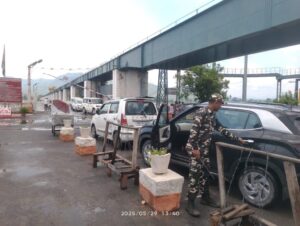 सीमावर्ती देश नेपाल क्षेत्र में लंबी दूरी जाने वाले वाहनों पर लगी रोक।