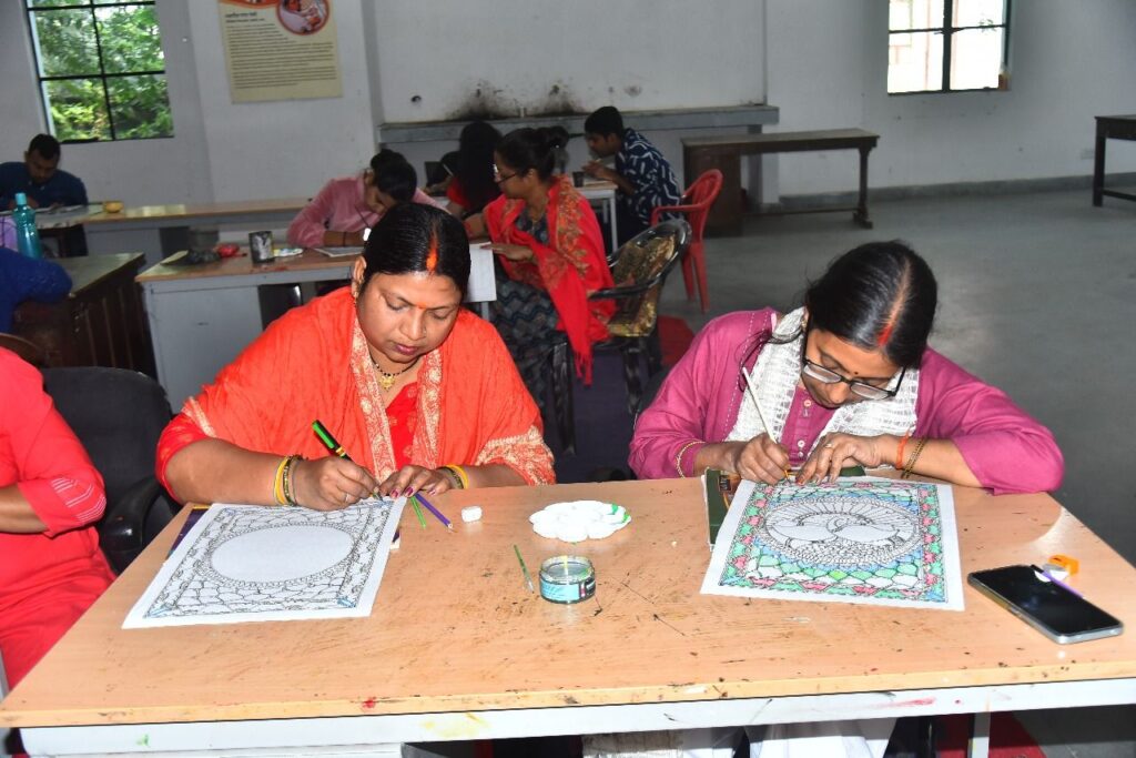 पारंपरिक हस्तशिल्पों में निःशुल्क प्रशिक्षण का सुनहरा अवसर।
