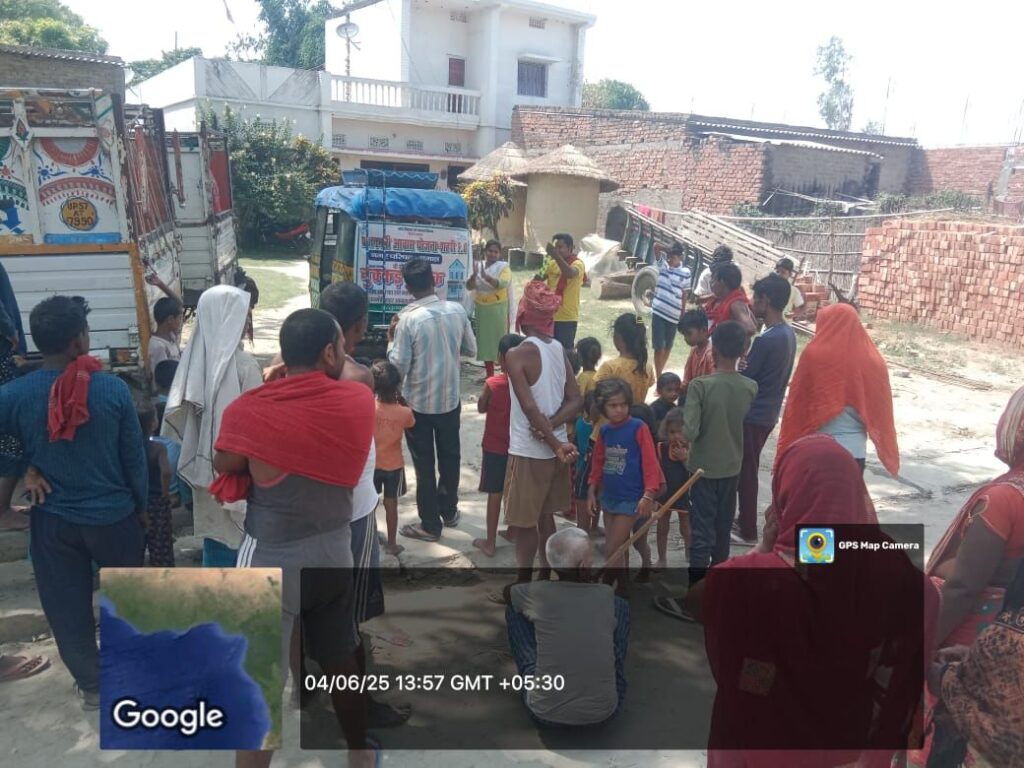 आवास योजना के प्रचार प्रसार हेतु बगहा नगर में आयोजित हुआ नुक्कड़ नाटक।