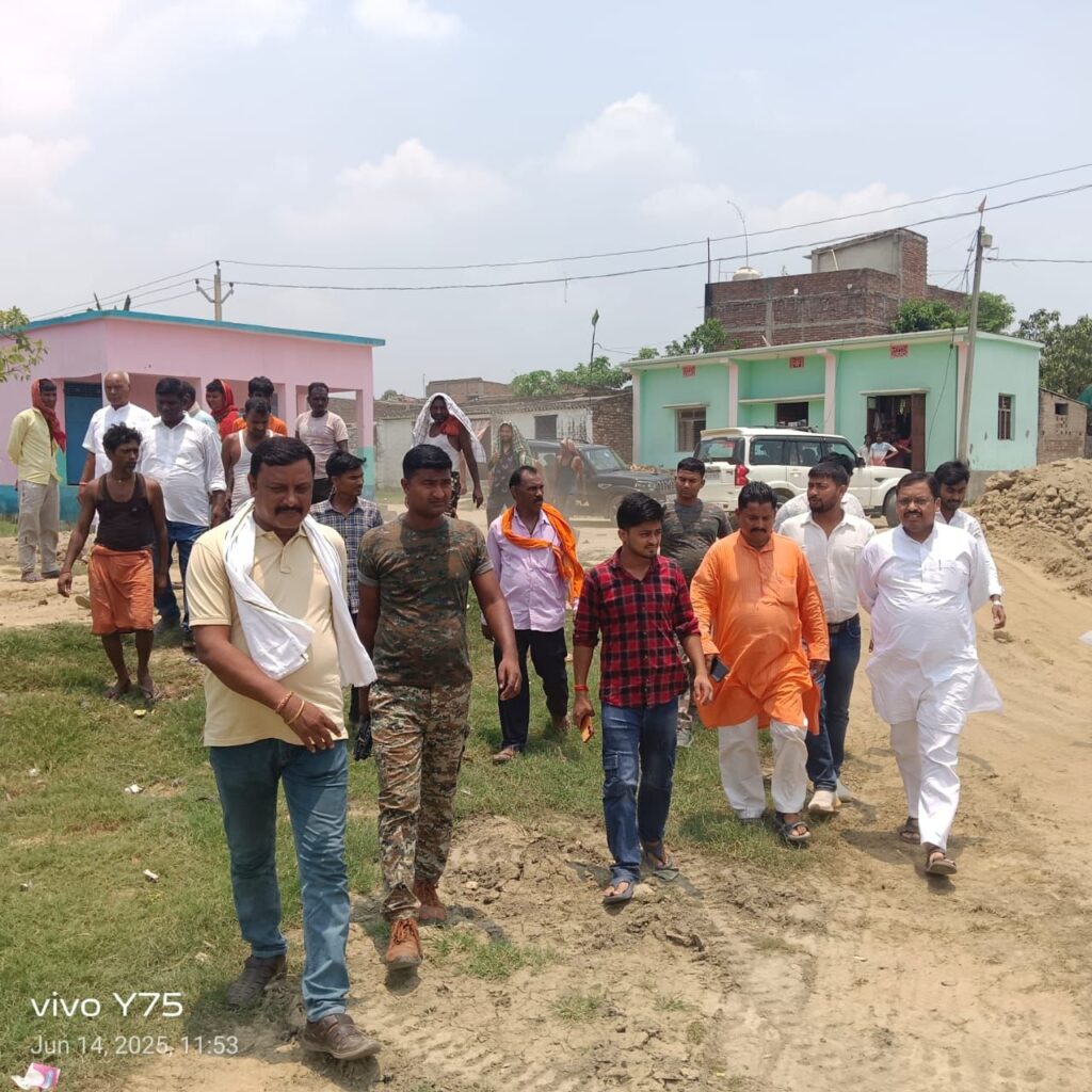 वाल्मीकिनगर सांसद की पहल पर नयागांव रामपुर पंचायत के नितीशनगर में जलजमाव से मुक्ति के लिए मनरेगा से मिट्टी भराई कार्य शुरू।