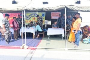 भारत व नेपाल के सुरक्षाकर्मियों ने अंतरराष्ट्रीय रक्तदान दिवस पर रक्त दान कर मानवता का दिया संदेश।