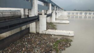 नेपाल के जल अधिग्रहण वाले क्षेत्रों में हो रही झमाझम बारिश से गंडक बराज के जलस्तर में उतार चढ़ाव का सिलसिला जारी।