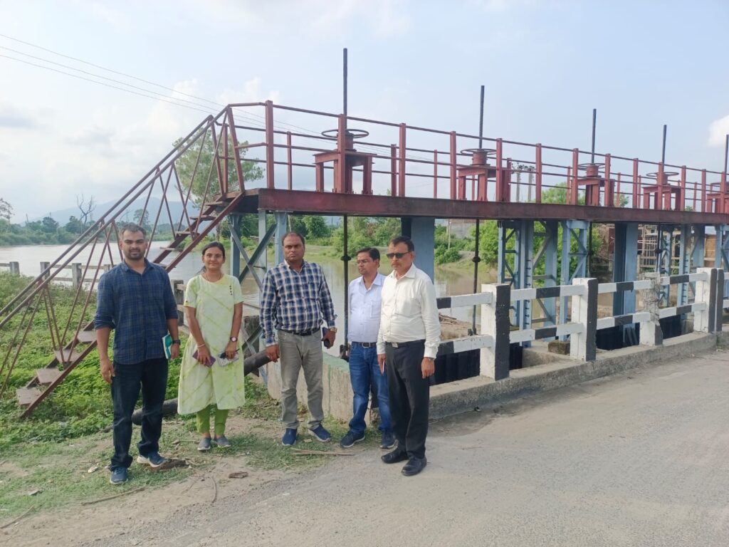 मैकेनिकल के मुख्य अभियंता ने गंडक बराज का किया निरीक्षण।