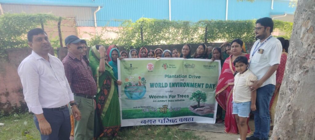 अन्तर्राष्ट्रीय अभियान में चिन्हित स्थलों पर बगहा नगर परिषद पर्यावरण संरक्षण के लिए करा रहा पौधारोपण।