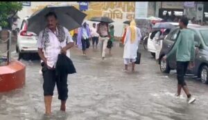 पटना में झील का नजारा। विधान सभा और उप मुख्यमंत्री का आवास पानी में डूबा।