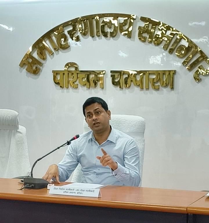 पश्चिम चंपारण जिला को आपदा से बचाने के लिए पर्यावरण मित्र गजेन्द्र ने डीएम से गुहार लगायी।