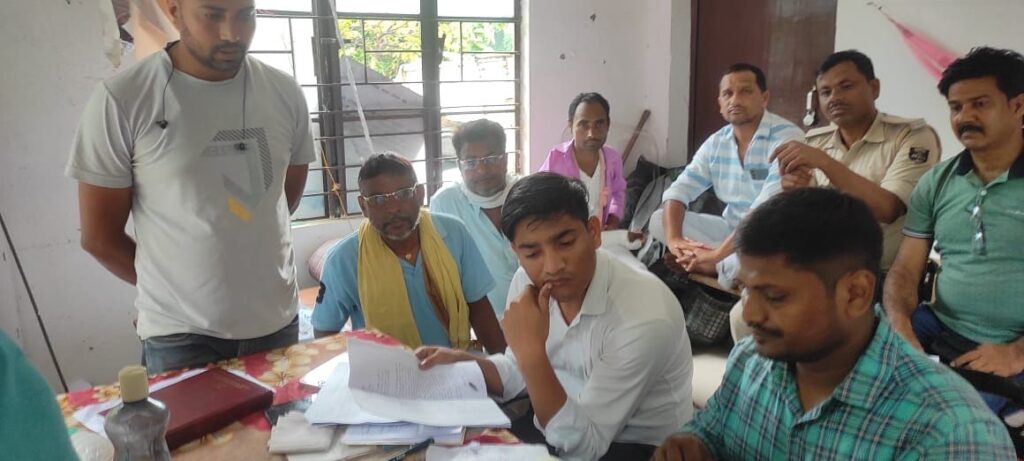 फरियादियों की सुनी गई समस्या, पांच मामले हुए समाधान – राजस्व अधिकारी