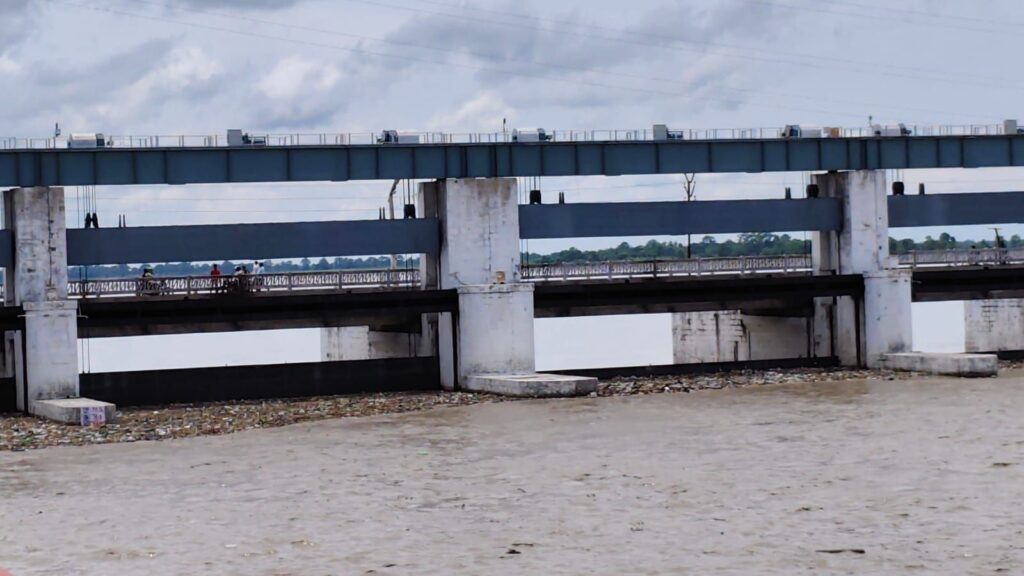 वाल्मीकिनगर में गंडक नदी उफान पर