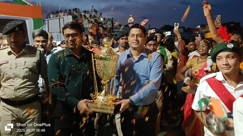 हॉकी के प्रति जोश जगाने बेतिया पहुंची एशिया कप 2025 की ट्रॉफी।