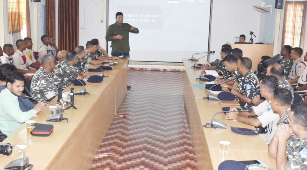 65 वाहिनी एसएसबी बगहा में डब्ल्यू.टी.आई द्वारा सांपों के बचाव और सर्पदंश की रोकथाम पर कार्यशाला का हुआ आयोजन।