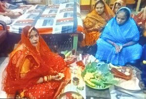 बगहा में सुहागिनों ने अपने-अपने पति की लंबी उम्र के लिए रखी हरितालिका तीज वर्त