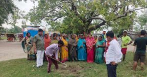पर्यावरण संरक्षण के उद्देश्य से नगर परिषद बगहा द्वारा चलाया जा रहा है एक पेड़ मां के नाम अभियान।