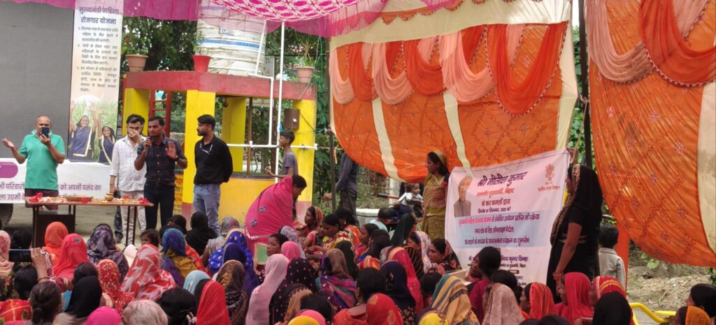 महिला संवाद के जरिए दी गईं मुख्यमंत्री महिला रोजगार योजना की जानकारी