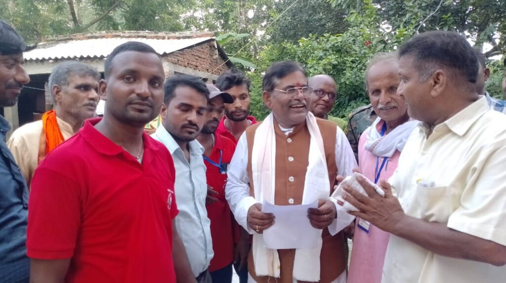 आपदा मित्र,सखियों ने केंद्रीय कोयला एवं खान राज्यमंत्री, बिहार सरकार के कल्याण मंत्री,विधायक एवं एमएलसी को सौंपा ज्ञापन।