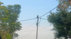 एनएच727 किनारे,रत्नमाला पुस्तकालय व मिडिल स्कूल तथा दलित बस्ती व गाँव में पोल पर पर्याप्त लाईट होने से अंधेरे में अनचाहे दुर्घटना की आशंका।