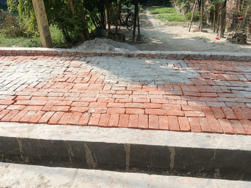 नयी सड़क के निर्माण से मुहल्लवासियों के घर में लगेगा बरसात का पानी