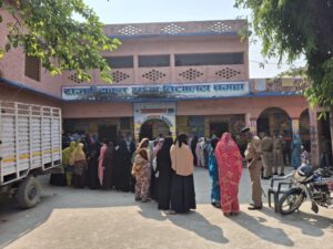 बगहा और वाल्मीकिनगर विधानसभा में मतदान शांतिपूर्ण सम्पन्न हुआ