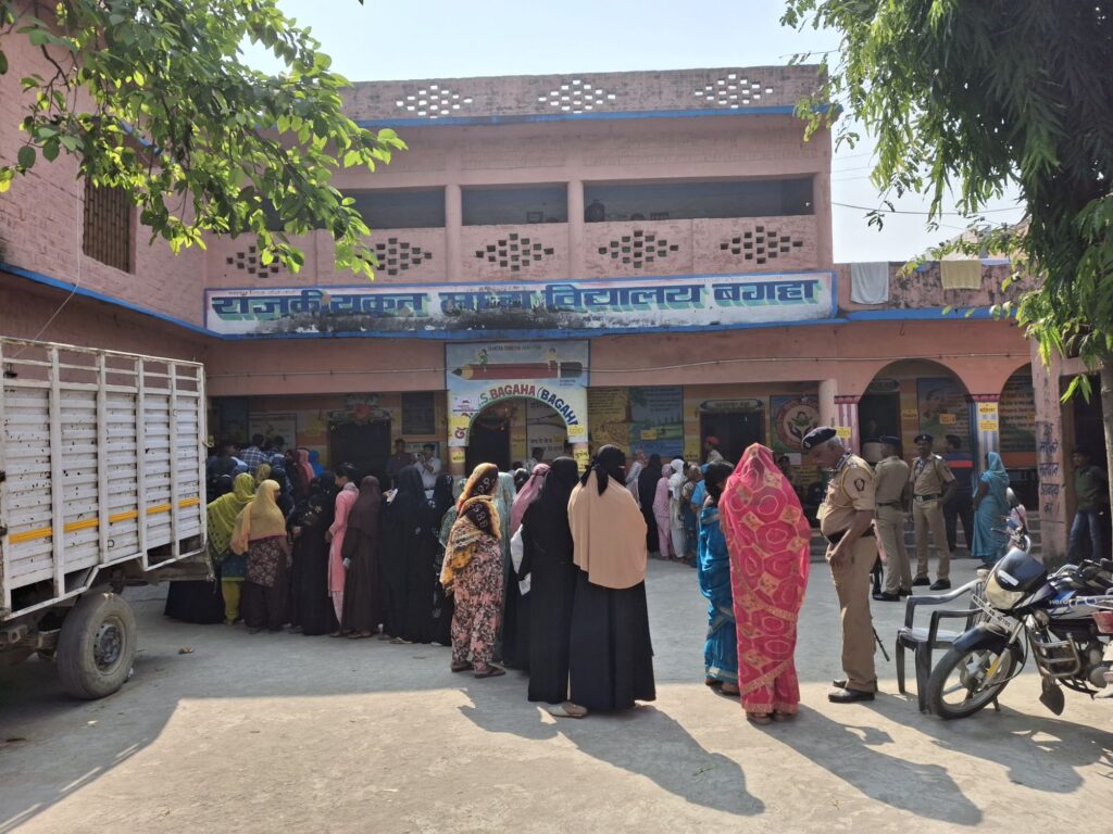 बगहा और वाल्मीकिनगर विधानसभा में मतदान शांतिपूर्ण सम्पन्न हुआ