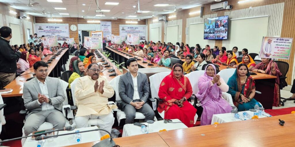 मुख्यमंत्री ने 10 लाख महिला को दस हज़ार रुपये का अन्तरण किया