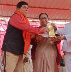 शाश्वत कर्मयोगी सम्मान से सम्मानित हुए अनमोल कुमार.