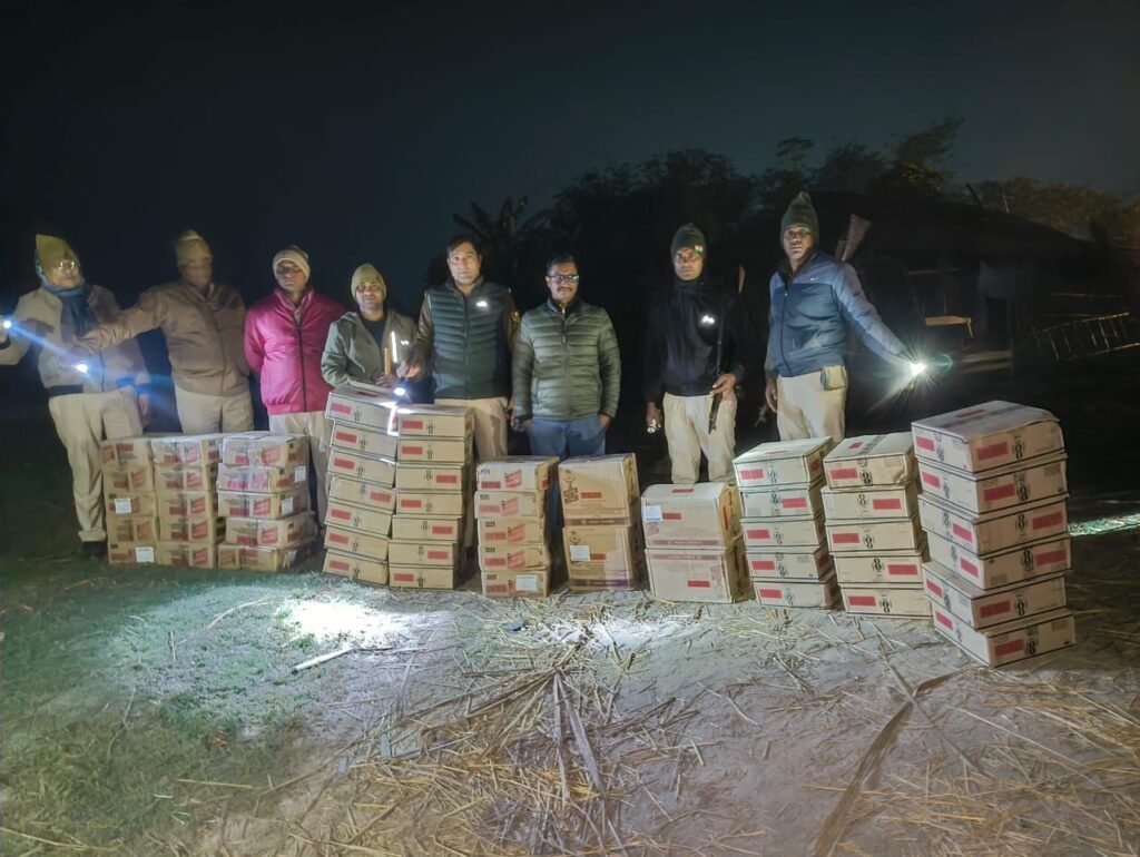 बड़ी उपलब्धि:बगहा थाना क्षेत्र के रजवटिया मेला घाट के पास बगहा पुलिस ने 468 लीटर अंग्रेजी शराब किया बरामद