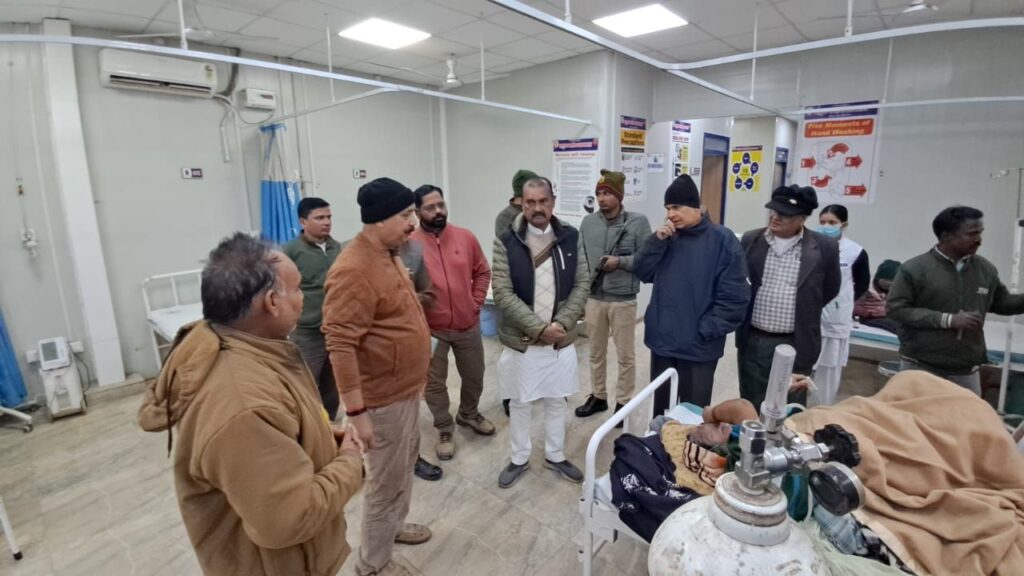 वाल्मीकिनगर विधायक ने बगहा अनुमंडलीय अस्पताल का किया निरीक्षण,अव्यवस्थाओं पर बिफरे।