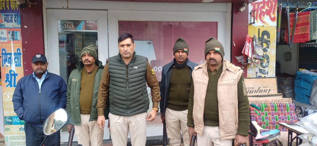 बगहा: 12 अभियुक्त गिरफ्तार,9.54 अंग्रेजी एवं 20 लीटर चुलाई शराब समेत 01 कार बरामद