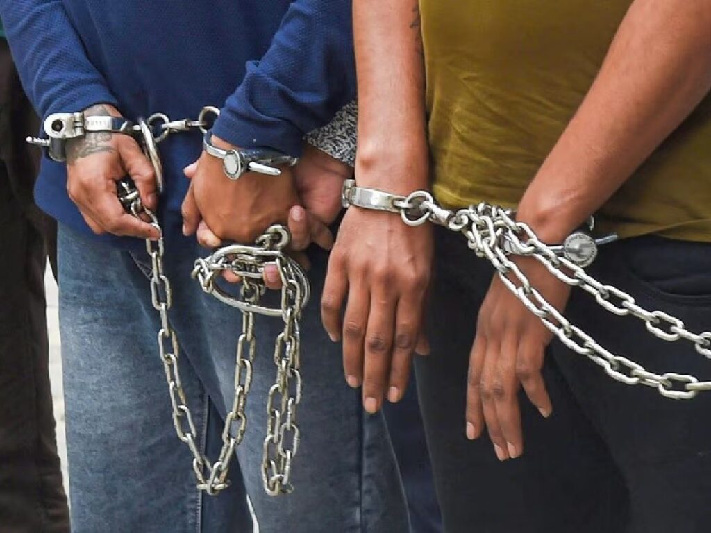 बगहा पुलिस की कार्रवाई में 12 अभियुक्त गिरफ्तार,एक अपहृता बरामद।