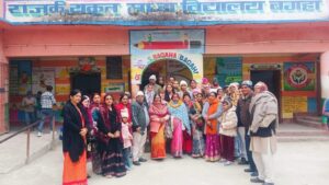 राजकीयकृत मध्य विद्यालय बगहा-01:सेवानिवृत्ति पर शिक्षिका रंजना कुमारी चौधरी को दी गई भावभीनी विदाई।