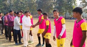 पहले राऊंड के खेल में सांझा युवा क्लब नेपाल 4-2से अम्बेडकर क्लब बगहा को पराजित किया।