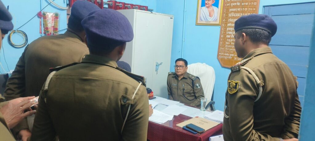 एसपी बगहा द्वारा चौतरवा थाना का किया गया औचक निरीक्षण।