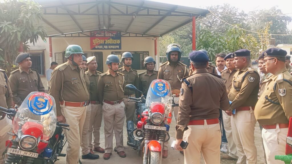 बैंक,एटीएम की सुरक्षा के लिए मोटरसाईकिल गश्ती दल का एसपी ने हरी झंडी दिखाकर किया रवाना।