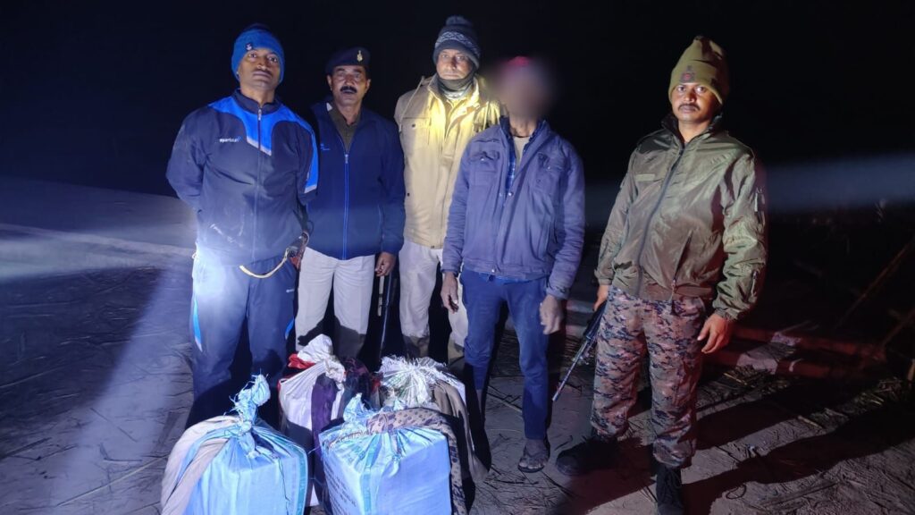 57 अभियुक्त गिरफ्तार, 117.4 लीटर देशी व 91.05 लीटर अंग्रेजी शराब, दो बाईक और एक ट्रैक्टर टॉली बरामद।