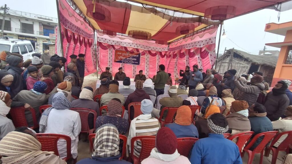 बगहा एसपी द्वारा बथवरिया थाना के शेरा बाजार में ‘जन संवाद’ कार्यक्रम का किया गया आयोजन