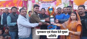 बेलहवा मोड़ की टीम ने शानदार खेल का प्रदर्शन करते हुए बिनवलिया टीम को कोई मौका नहीं दिया