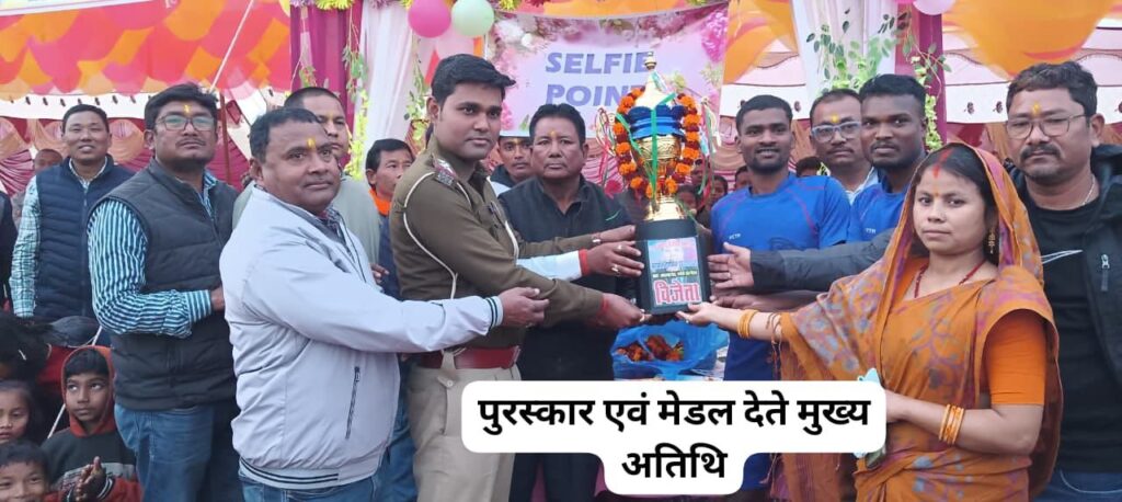 बेलहवा मोड़ की टीम ने शानदार खेल का प्रदर्शन करते हुए बिनवलिया टीम को कोई मौका नहीं दिया