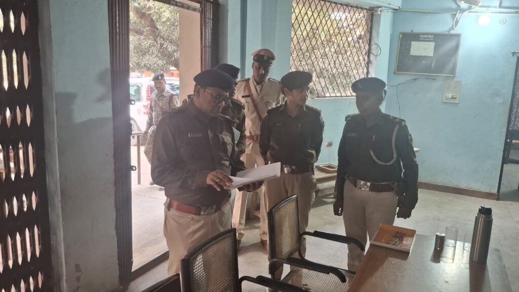 एसपी बगहा ने सेमरा थाने का किया निरीक्षण,दिये कई आवश्यक दिशा निर्देश
