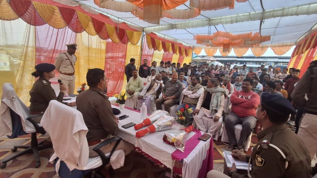 बगहा एसपी ने सेमरा थाना क्षेत्र अंतर्गत सेमरा बाजार में “जन संवाद” कार्यक्रम का किया आयोजन।