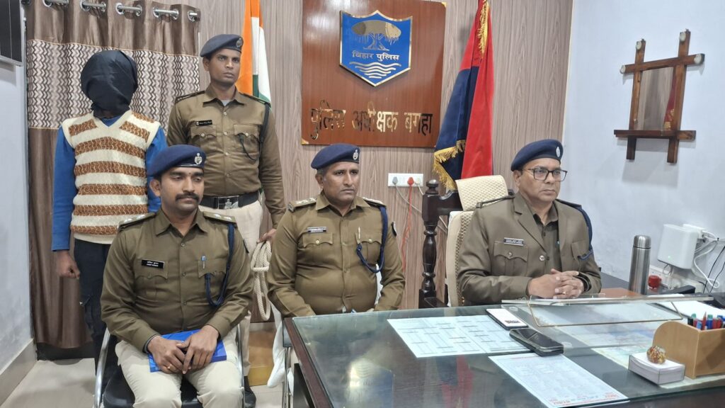 बगहा पुलिस ने किया विस्फोटक कांड का खुलासा, आरोपी पुत्र गिरफ्तार, माँ फरार