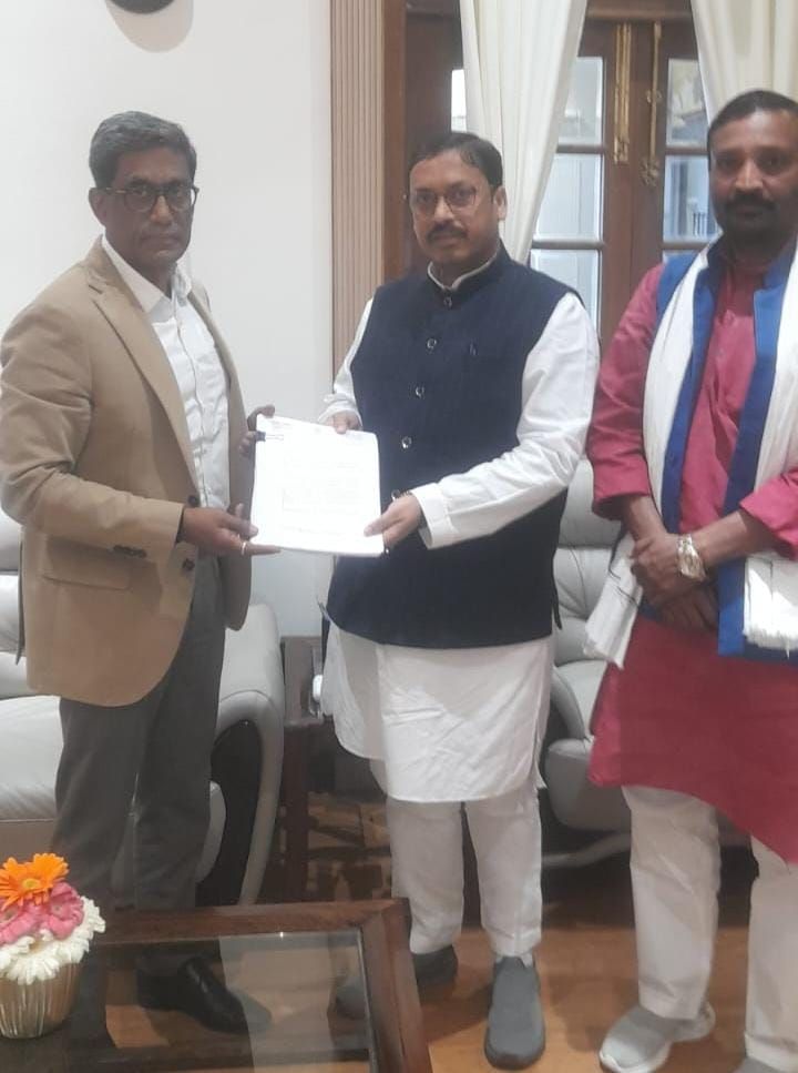 शास्त्रीनगर-बेलवनिया पुल सह सड़क निर्माण की स्वीकृति के लिए सांसद मुख्य सचिव से मिले