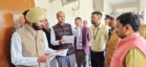 जिला पदाधिकारी ने वार्षिक माध्यमिक परीक्षा केन्द्रों का किया औचक निरीक्षण।