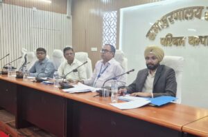 *लाभुकों को समय पर गुणवत्तापूर्ण खाद्यान्न उपलब्ध कराना जिला प्रशासन की सर्वोच्च प्राथमिकता : जिला पदाधिकारी।*