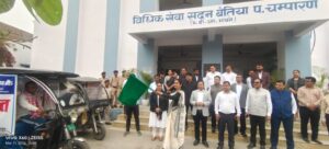 जिला जज ने प्रचार रथ को हरी झंडी दिखा कर किया रवाना।