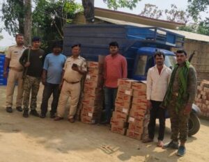 *पैंतीस कार्टून शराब ,मालवाहक गाड़ी के साथ दो गिरफ्तार*