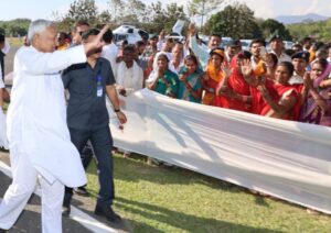 मुख्यमंत्री ने वाल्मीकिनगर में विभिन्न योजनाओं का किया उद्घाटन एवं शिलान्यास, विकास कार्यों का किया निरीक्षण