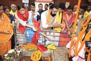 बाबा हरिहरनाथ के दरबार में हाजरी लगाने पहुंचे सीएम सम्राट चौधरी सपरिवार