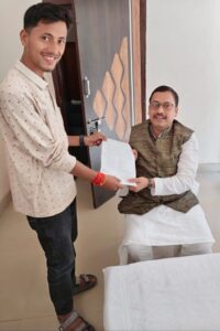 युवा समाजसेवी नितेश ने राष्ट्रीय पंचायती राज दिवस पर विभिन्न मांगों को सांसद के समक्ष रखा।