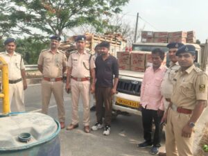 सत्तर कार्टून में604.8 लीटर अंग्रेजी शराब, एक पिकअप भान बरामद, दो गिरफ्तार