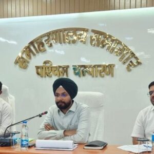 जिला पदाधिकारी ने सहयोग शिविर की तैयारियों और एक्सप्रेसवे परियोजना का लिया जायजा।